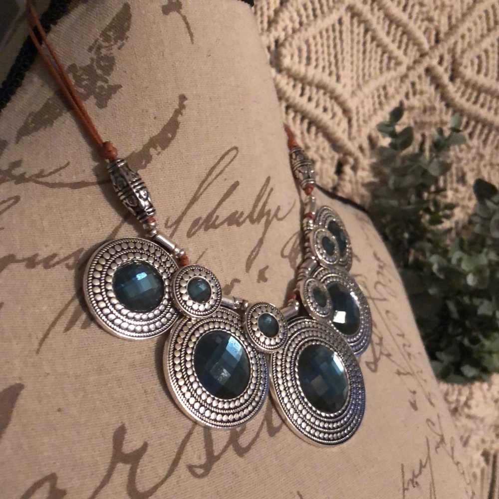 Bib necklace